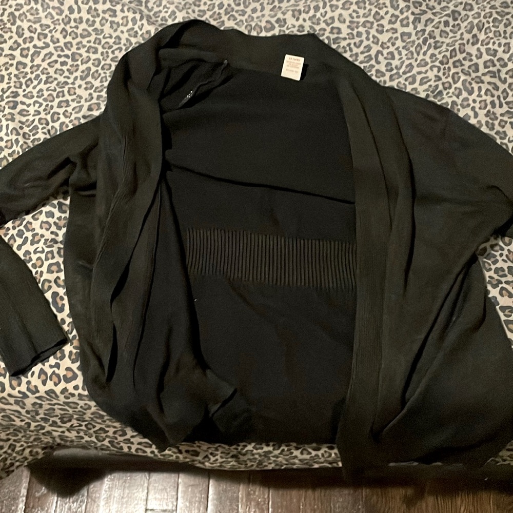 It’s new without a tag, it’s been stored not used, the brand is faded glory XL